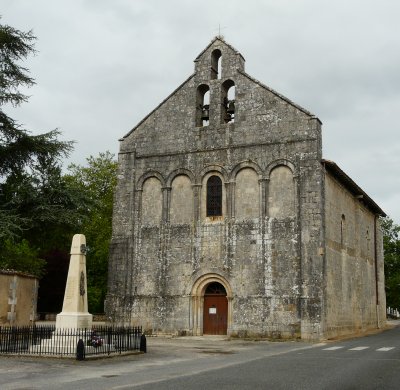 façade de l'église de Feuillade