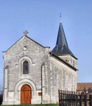 Façade de l'église de Bunzac