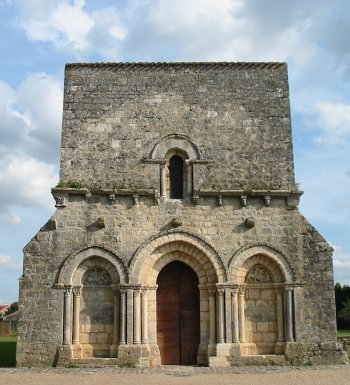 Façade de l'église de LA Rochette