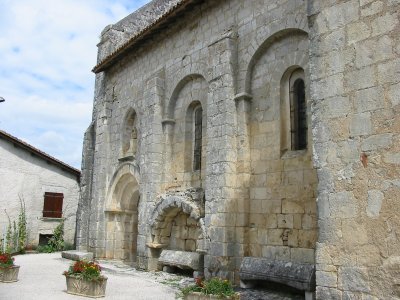 Façade de l'église de Marthon