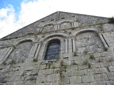 Arcades aveugles de l'église de Marthon