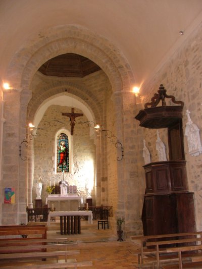 Intérieur de l'église de Roussines