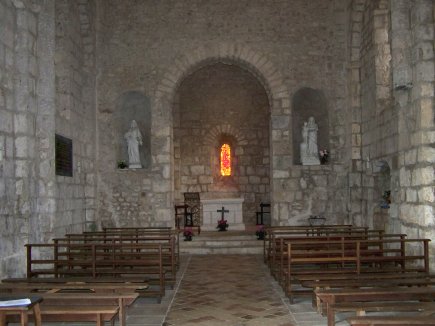 Intérieur de l'église de Vilhonneur