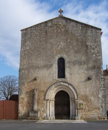 Façade de l'église de Bunzac