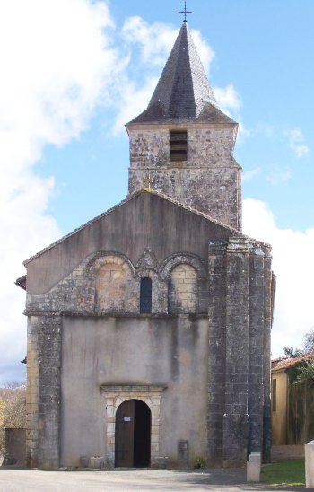 Façade de l'eglise de Mainzac